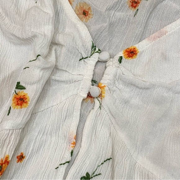 Sheer Flowy Daisy Crop Top - Picture 2 of 3